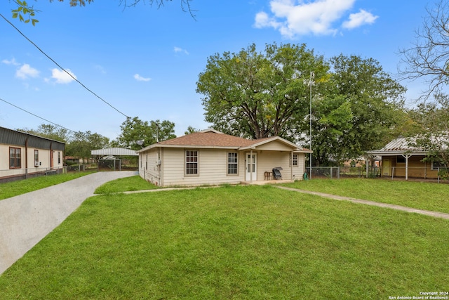 view of front of house featuring a front yard