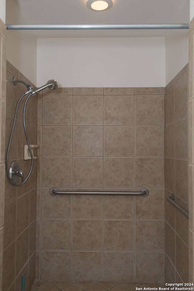 bathroom with a tile shower