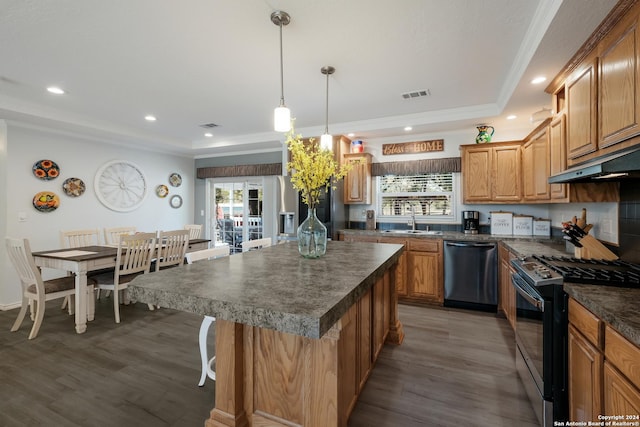 1350 Blue Quail Dr, Lytle, TX 78052 - kitchen featuring range with gas cooktop, dark countertops, dishwashing machine, visible vents, and a sink