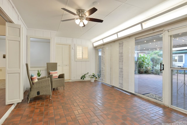 unfurnished room with ceiling fan