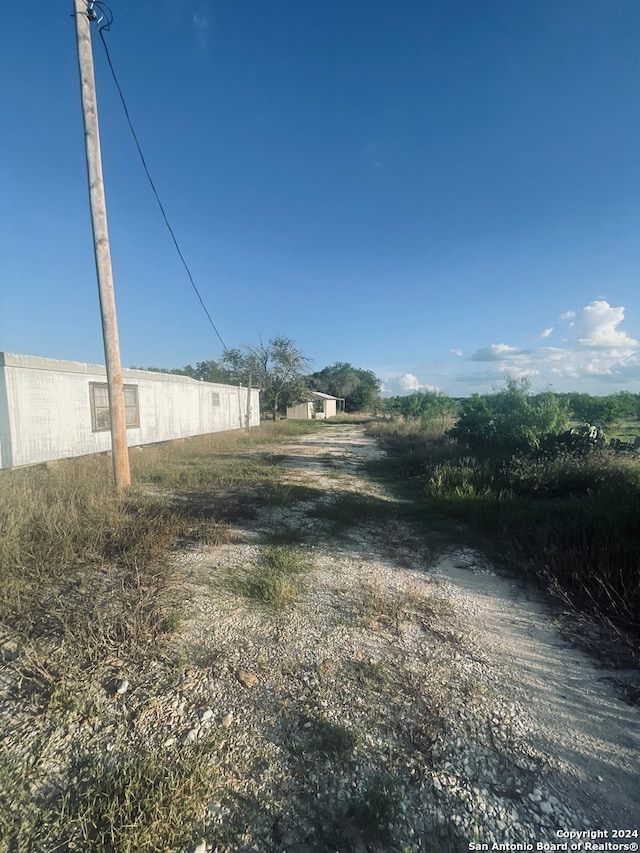 Listing photo 2 for 174 E County Road 674, Natalia TX 78059