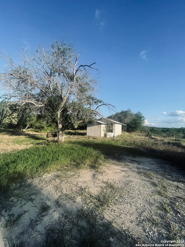 Listing photo 3 for 174 E County Road 674, Natalia TX 78059