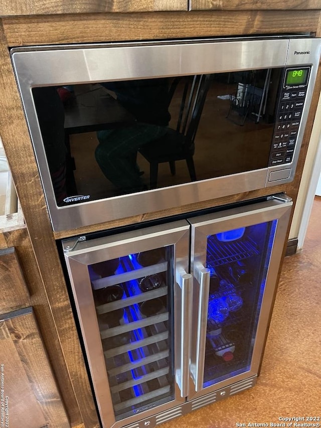 interior details with beverage cooler and stainless steel double oven