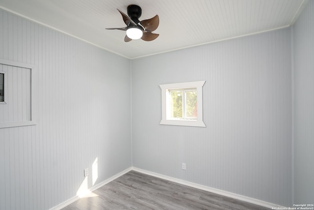 unfurnished room with hardwood / wood-style floors and ceiling fan