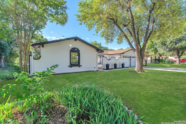 view of front of home featuring a garage and a front lawn