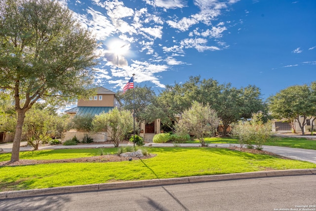 view of front of house with a front lawn