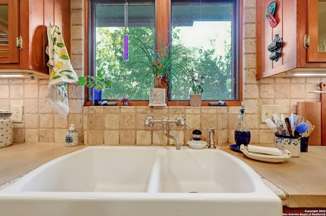 bathroom featuring a bath, backsplash, and sink