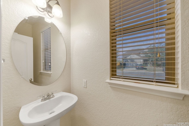 bathroom featuring sink