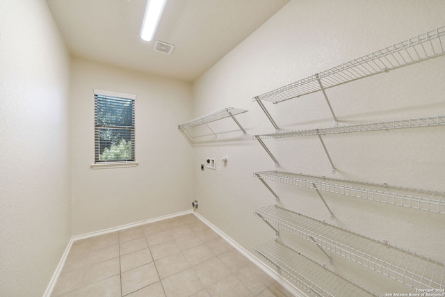 clothes washing area with washer hookup