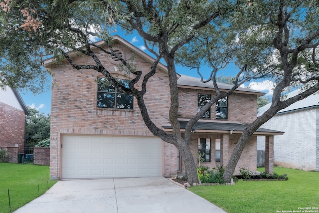 view of front of home featuring a front yard and a garage