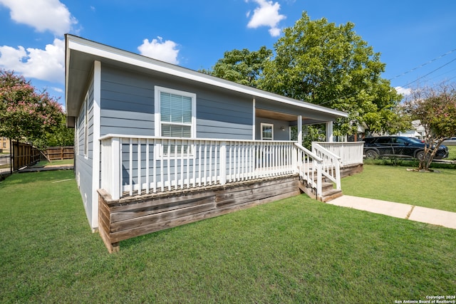 view of front of house with a front lawn