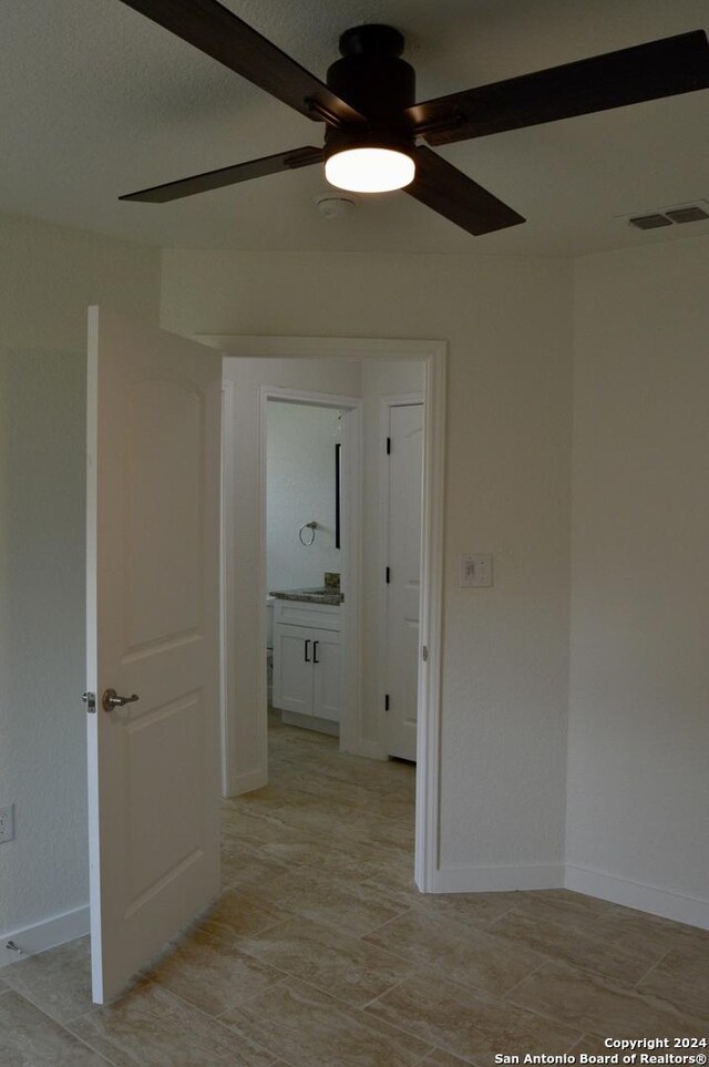 unfurnished room with ceiling fan