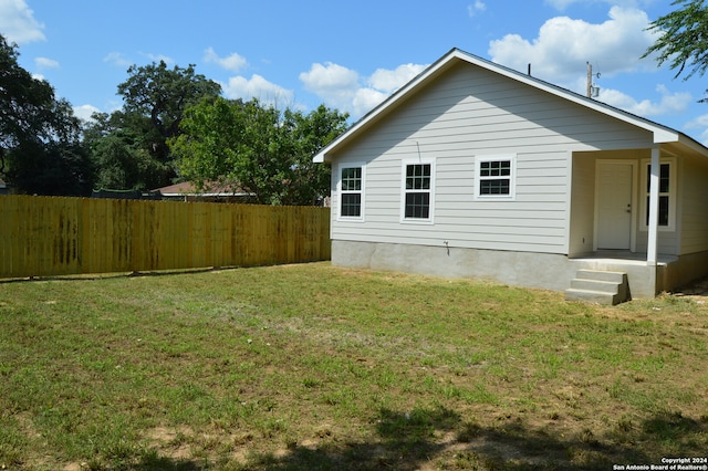 view of side of property featuring a yard