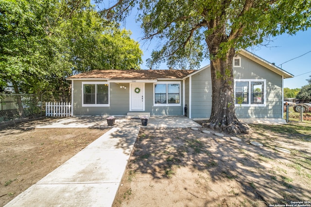 ranch-style home featuring a porch