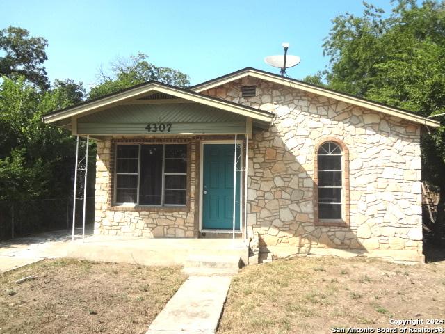 view of front of property featuring stone siding