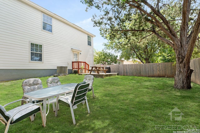 view of yard with central AC unit