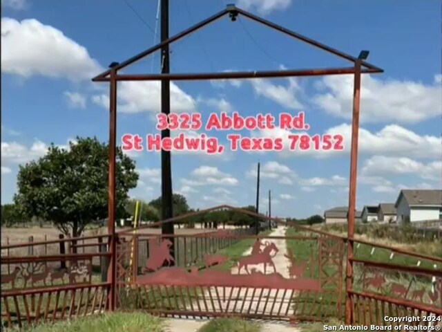3325 N Abbott Rd, Saint Hedwig, TX 78152