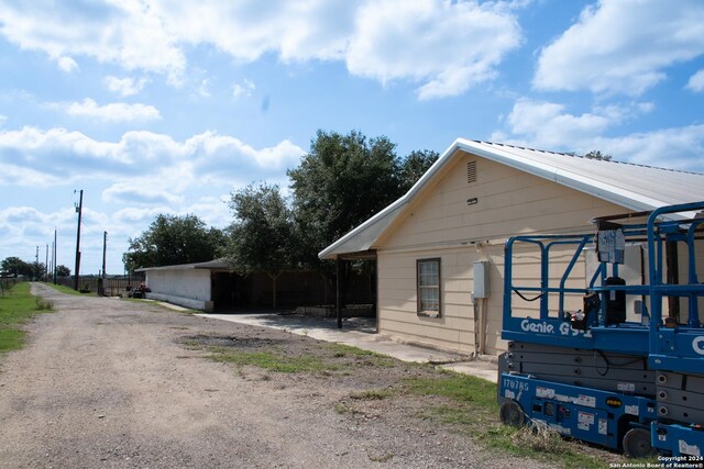 3325 N Abbott Rd, Saint Hedwig, TX 78152