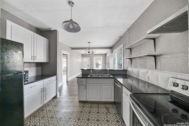 143 Paul St, San Antonio, TX 78203 - kitchen featuring a peninsula, dark countertops, stainless steel appliances, and a sink