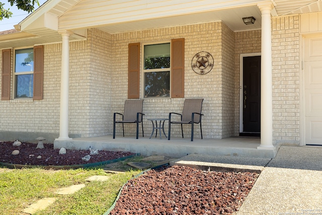 entrance to property featuring a porch