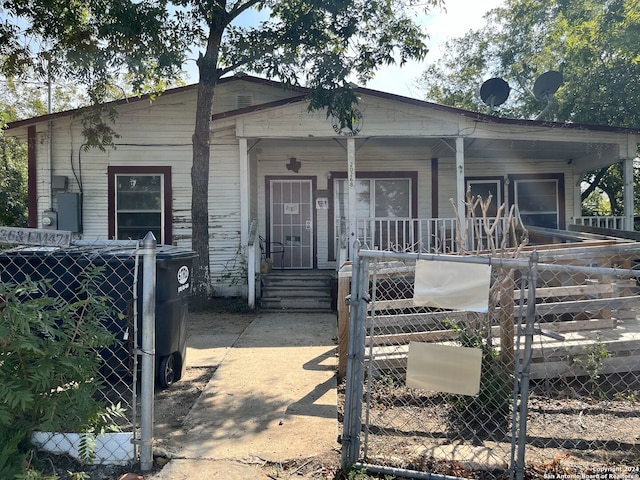 view of front of property featuring a porch