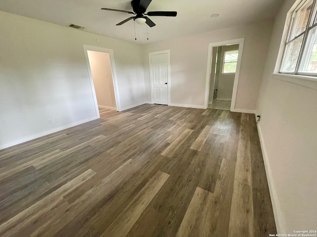 spare room with dark wood-type flooring and ceiling fan