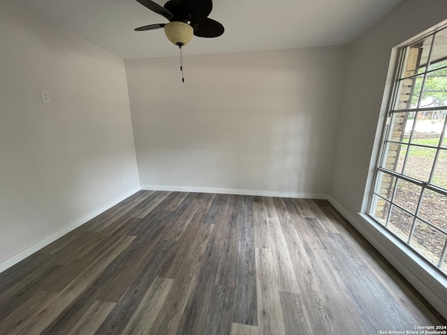 unfurnished room with dark wood-type flooring and ceiling fan