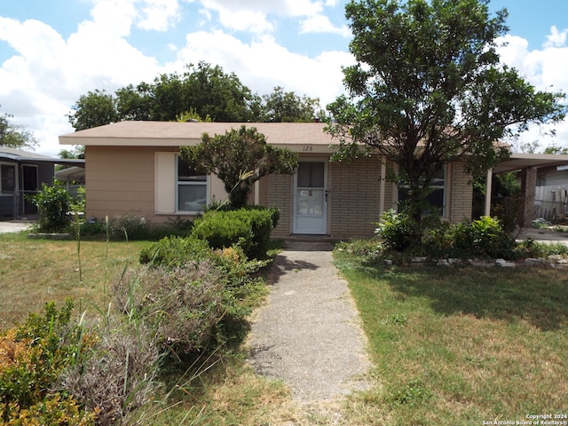 ranch-style home with a front lawn