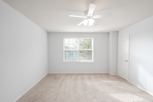 spare room with carpet flooring and ceiling fan