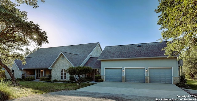 view of front facade with a garage and a front yard