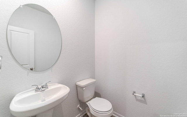 413 Tims Way, Seguin, TX 78155 - bathroom with a sink and toilet