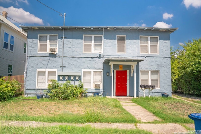 view of front of house featuring a front yard