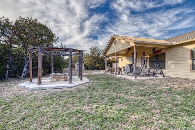 view of yard featuring a pergola and a patio area