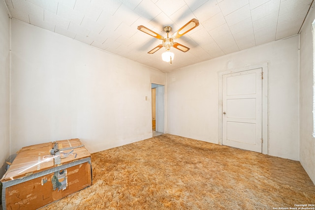 unfurnished room featuring carpet and ceiling fan