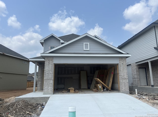 view of front facade with a garage