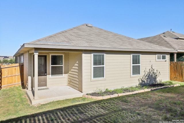 back of house featuring a yard