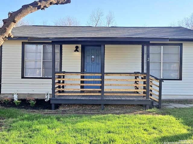 view of front of home with covered porch and a front yard