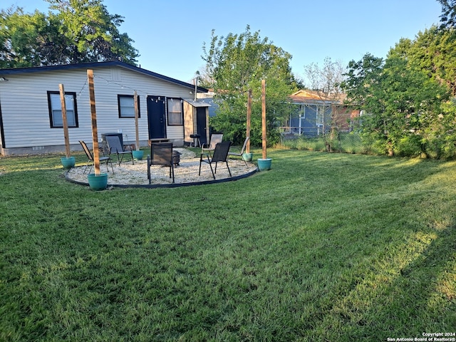 view of yard featuring a patio