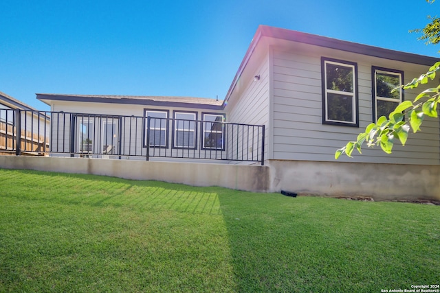 exterior space featuring a lawn