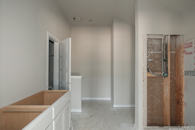 bathroom featuring concrete flooring