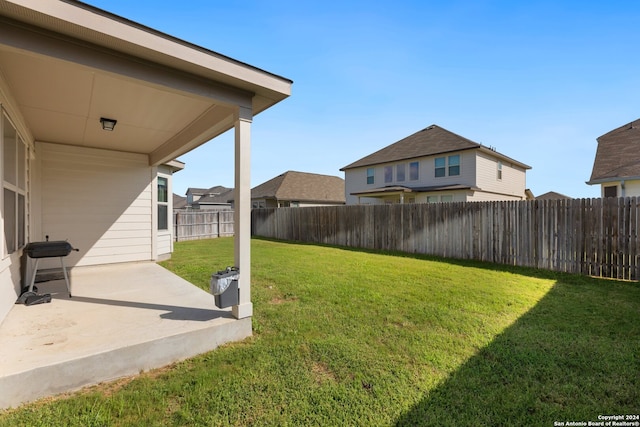 view of yard featuring a patio