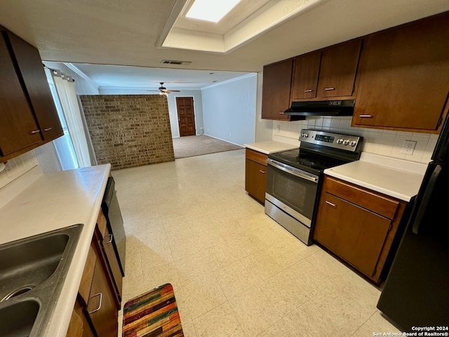 kitchen with ceiling fan, crown molding, tasteful backsplash, and stainless steel electric range