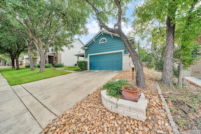 view of front of home featuring a front yard and a garage