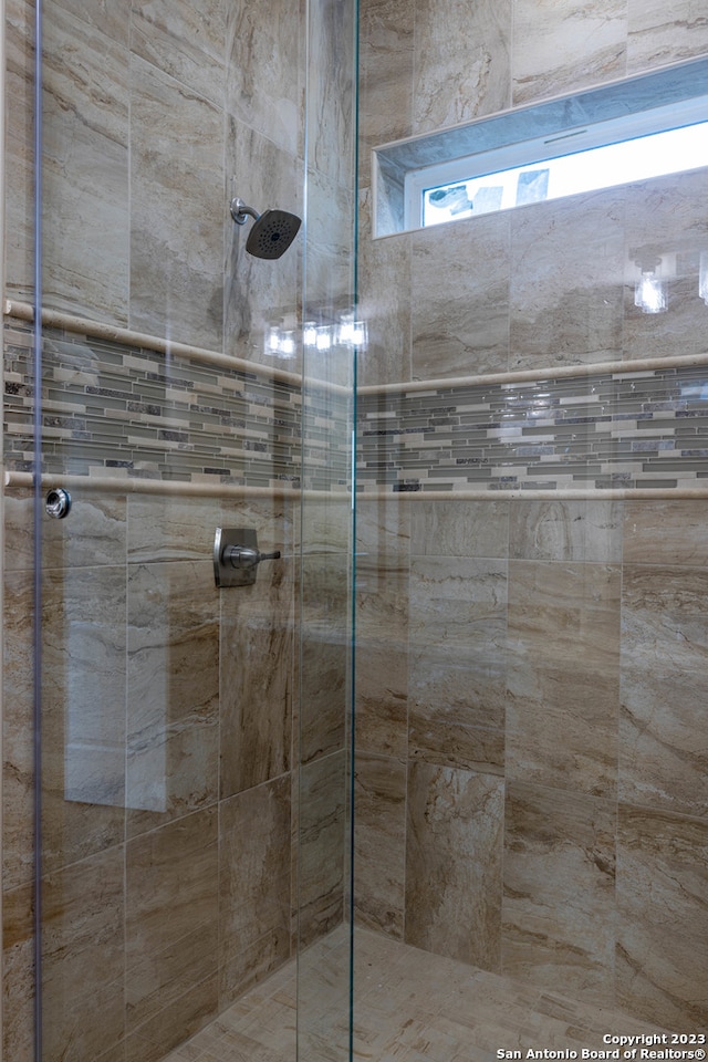 bathroom featuring tiled shower