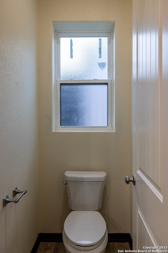 bathroom featuring toilet