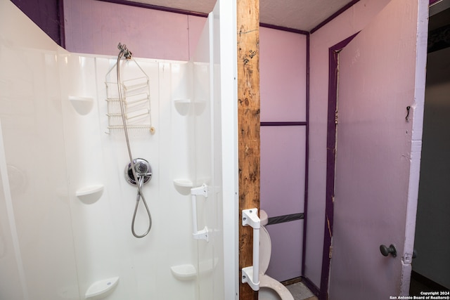 bathroom featuring a shower