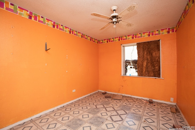 spare room with ceiling fan and a textured ceiling