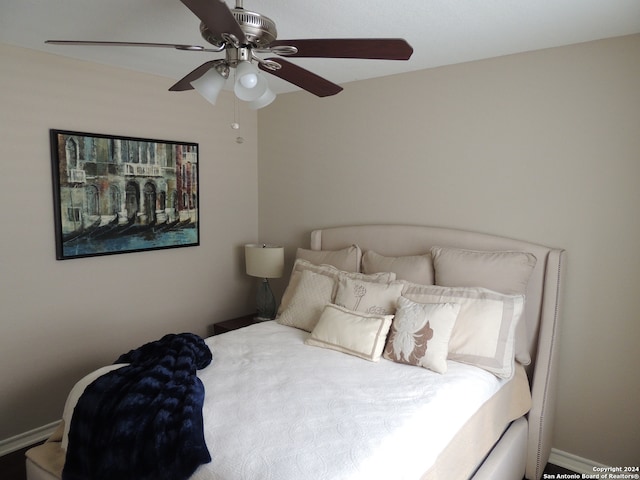 bedroom featuring ceiling fan