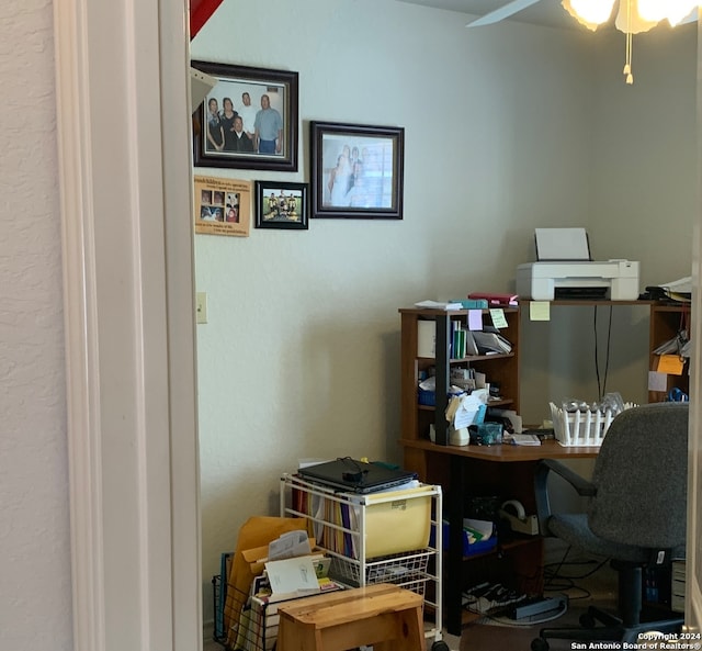 office space with ceiling fan