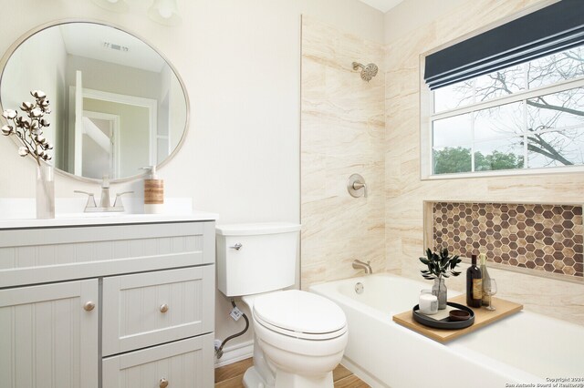 unfurnished room featuring light hardwood / wood-style flooring and ceiling fan